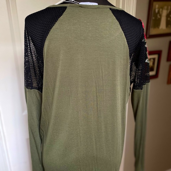 NWT army green with red rose appliqué - Picture 4 of 4